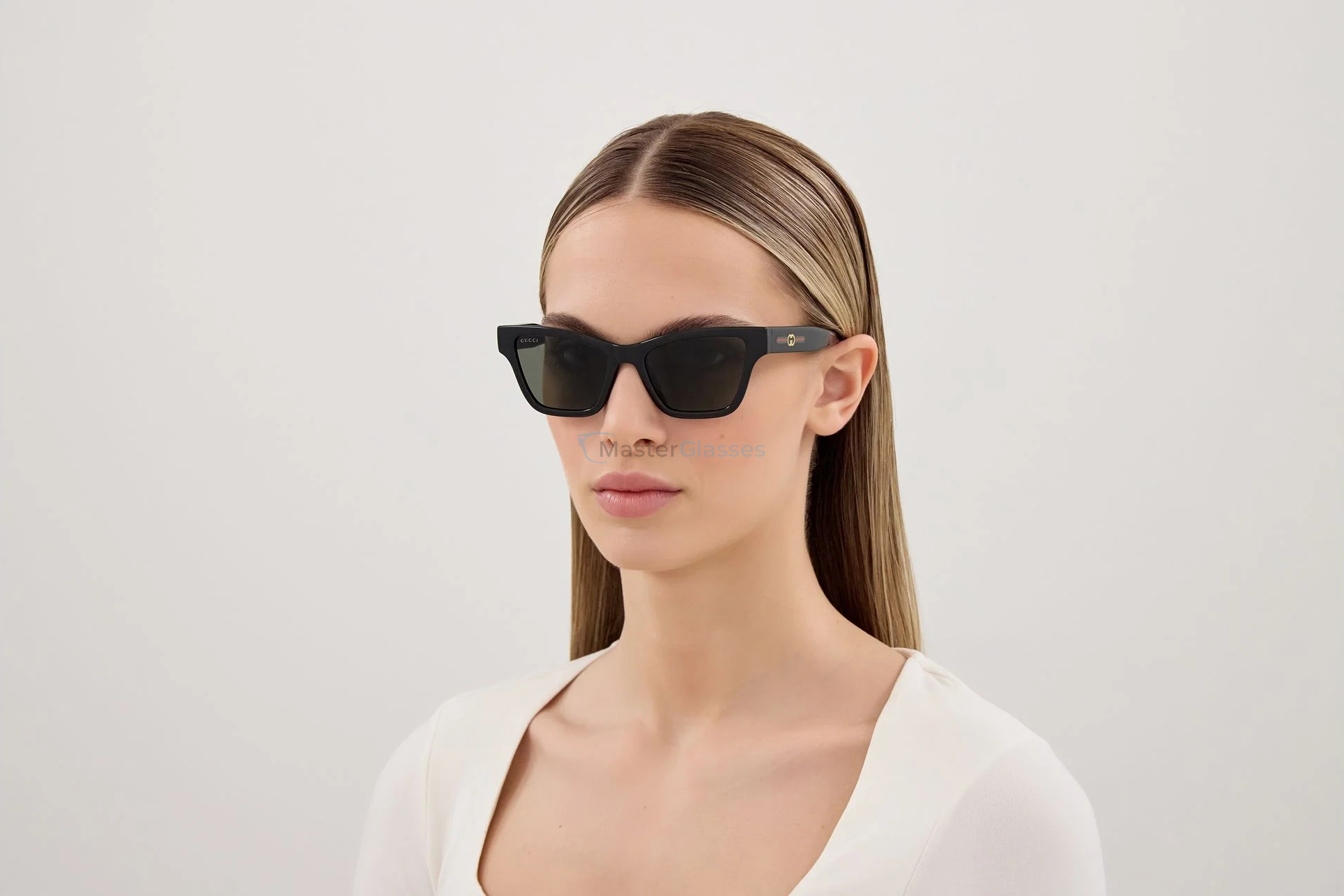 Солнцезащитные очки Gucci GG1982S 001