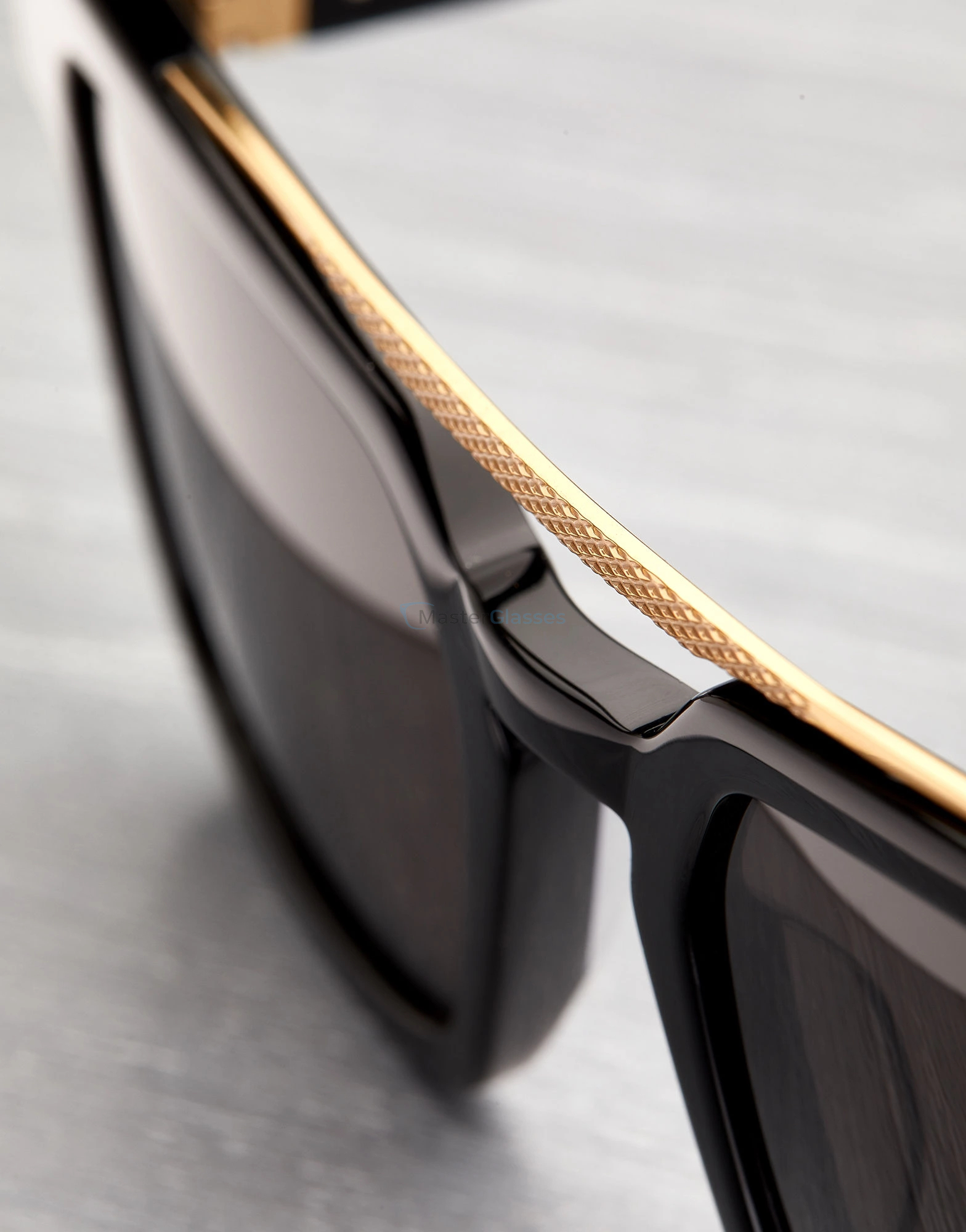 Belstaff Cassel 01_black/gold/grey_lenses 52/20