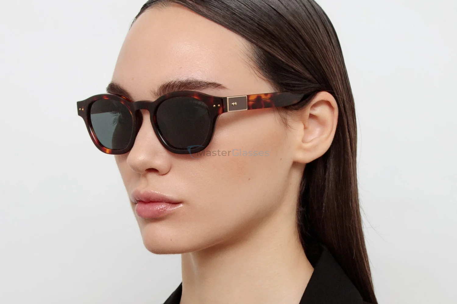   Linda Farrow 1404 C02