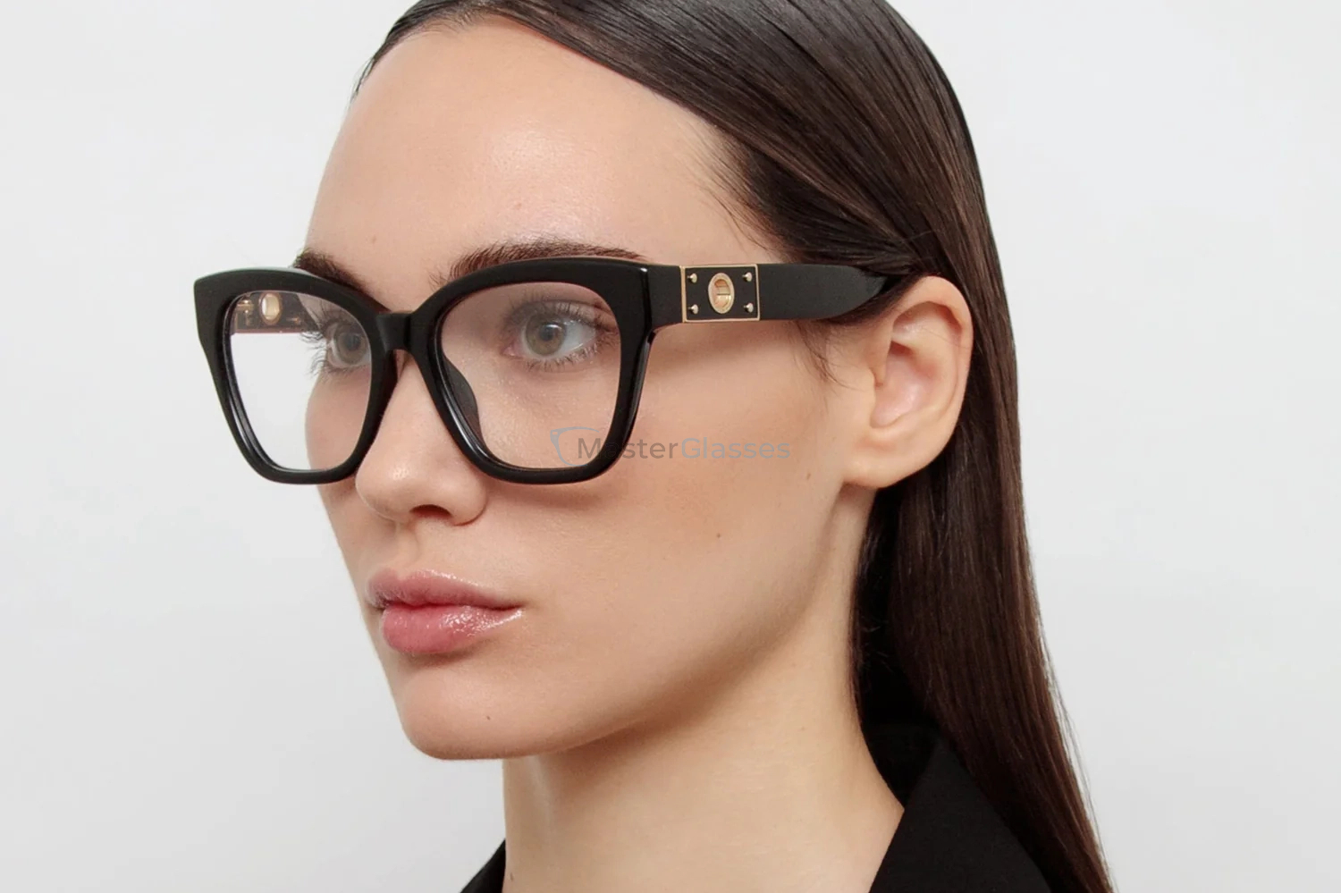  Linda Farrow 1520 C04